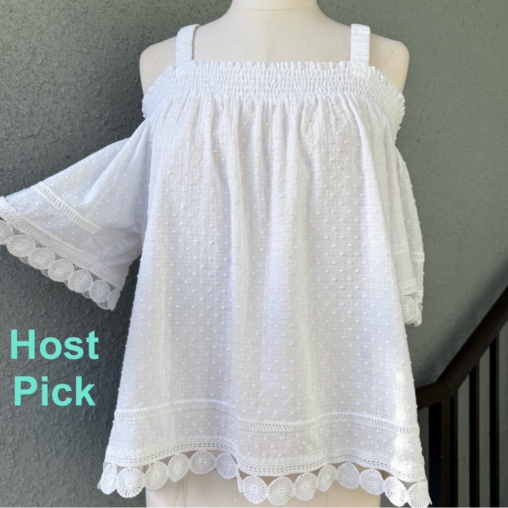 Davi & Dani White White Swiss Dot Blouse Size S Off-Shoulder Lace Trim Flowy Top